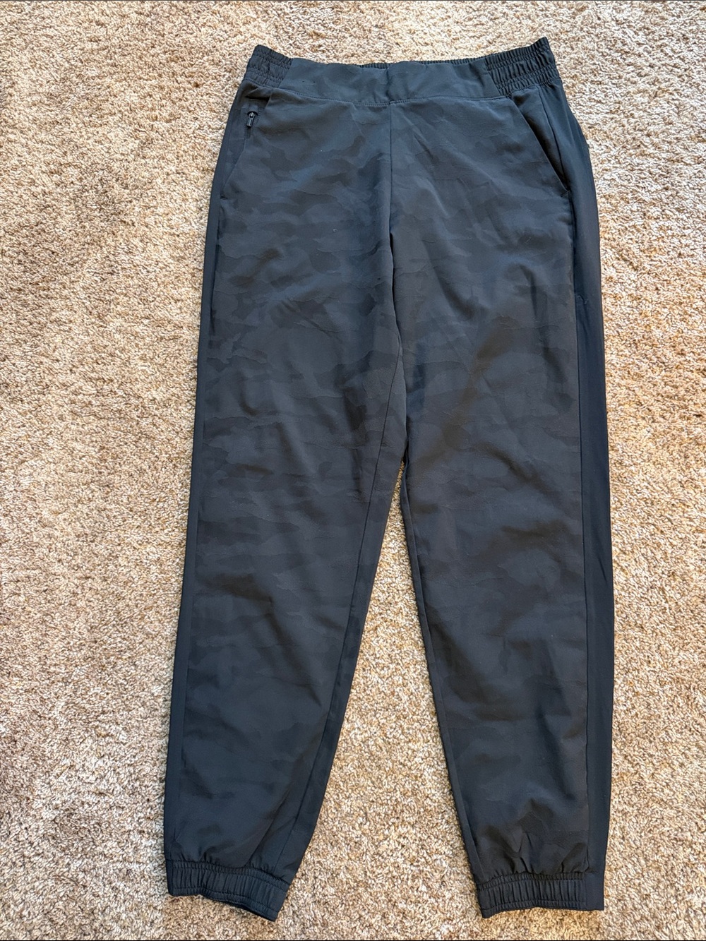 NWOT Size 8 Athleta Black Camo-Texture Brooklyn Jogger Pants